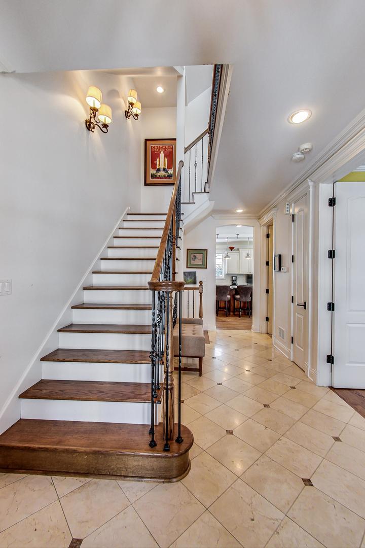 819 Redbud Lane Wilmette, IL 60091 - Photo 5 of 70