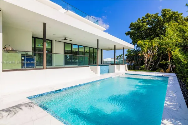 a view of a house with a backyard
