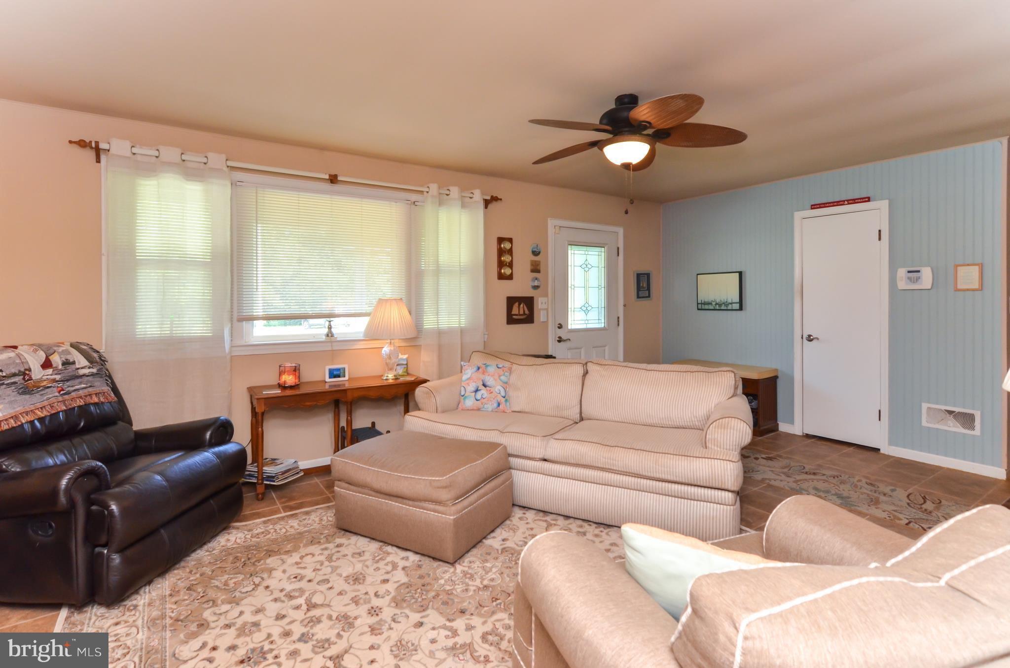 293 Chrystal Road Colonial Beach, VA 22443 - Photo 2 of 26 Living Room