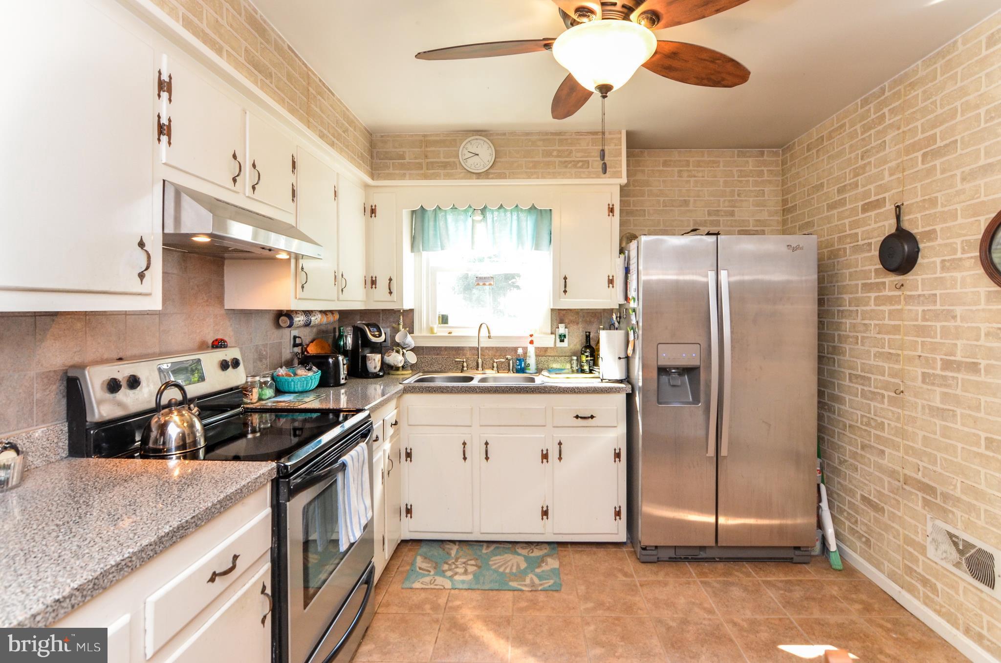 293 Chrystal Road Colonial Beach, VA 22443 - Photo 5 of 26 Kitchen