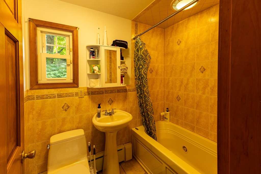68 Davis Road Westport, MA 02790 - Photo 7 of 19