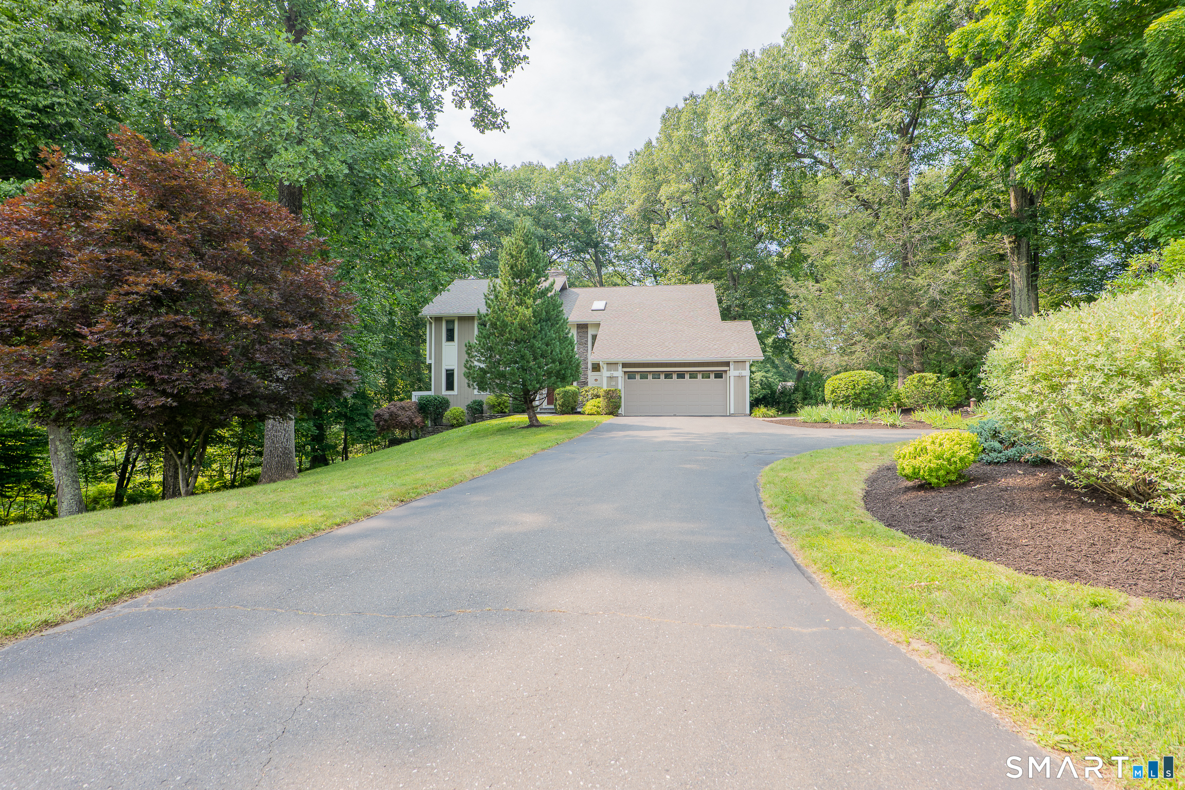 32 Horseshoe Ridge Road Newtown, CT 06482 - Photo 2 of 40