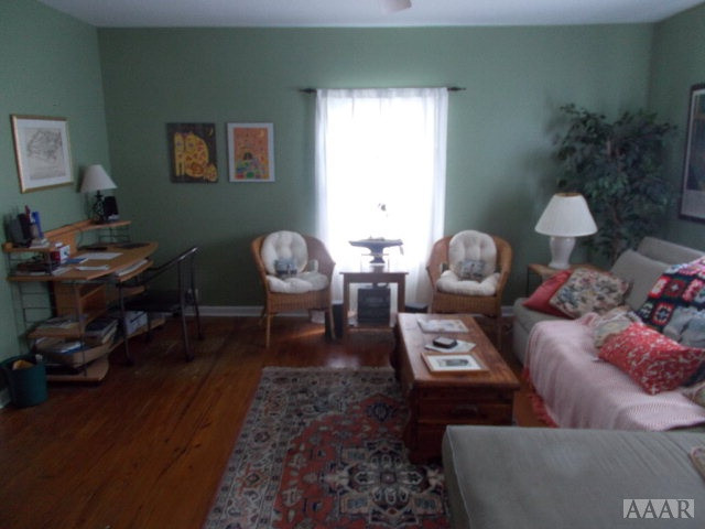 413 Phillips Street Edenton, NC 27932 - Photo 4 of 13 Living Room