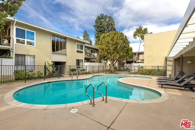 a view of a backyard with plants