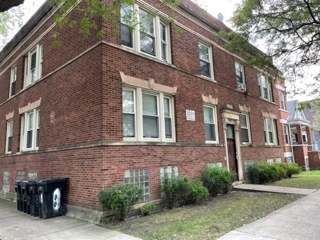 1237 West Marquette Road, Unit 1W Chicago, IL 60636 - Photo 1 of 9 a front view of a building with yard