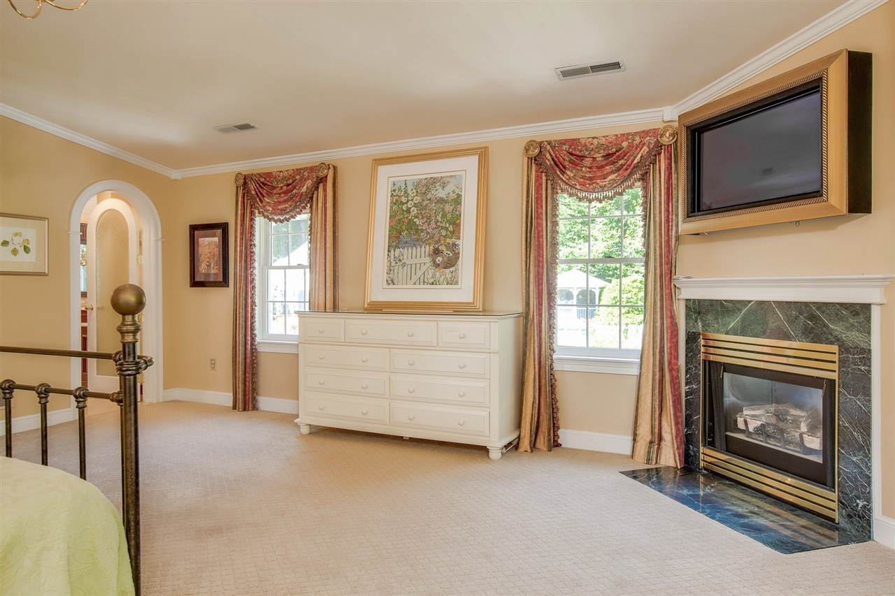 53 Newfane Road Bedford, NH 03110 - Photo 25 of 40