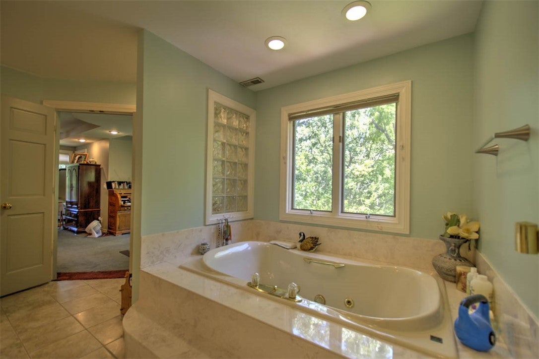 410 Country Club Court Decatur, IL 62521 - Photo 16 of 39 Gallery Image 16