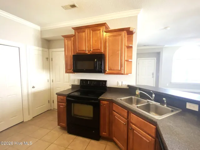 $1,685 | 2044 Cambria Drive, Unit A, Greenville, NC 27834