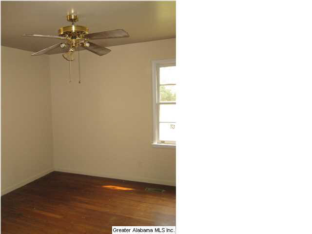 932 Center Way Southwest Birmingham, AL 35211 - Photo 7 of 24