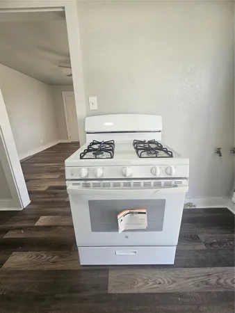 $1,300 | 1311 Fred Street, El Campo, TX 77437