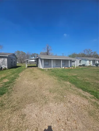 $1,300 | 1311 Fred Street, El Campo, TX 77437