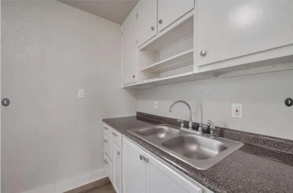 $1,300 | 1311 Fred Street, El Campo, TX 77437