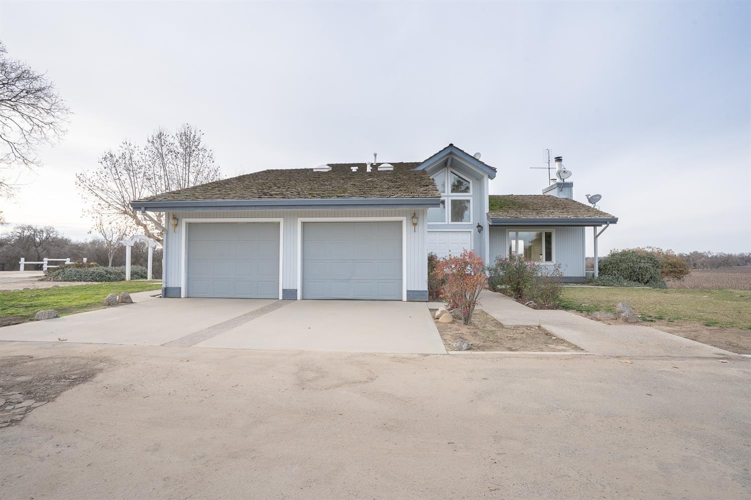 6947 South Reed Avenue Reedley, CA 93654 - Photo 1 of 37 Gallery Image 1