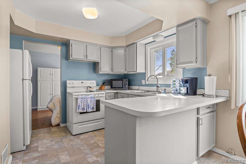 43921 Arlington Road Canton, MI 48187 - Photo 14 of 47