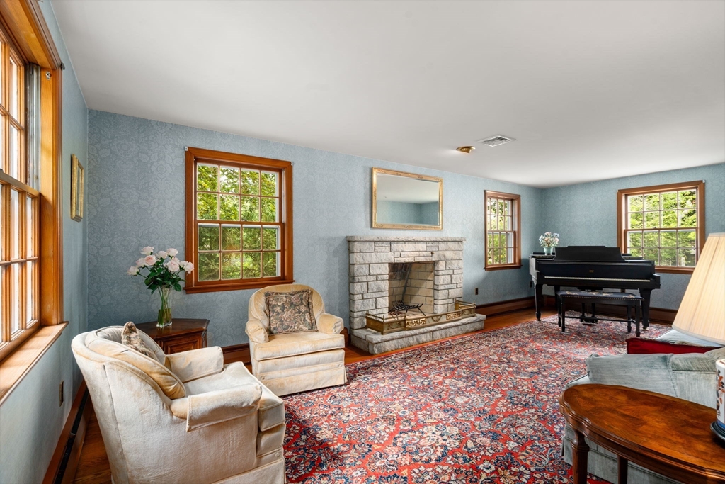 40 Cape Cod Lane Milton, MA 02186 - Photo 4 of 22