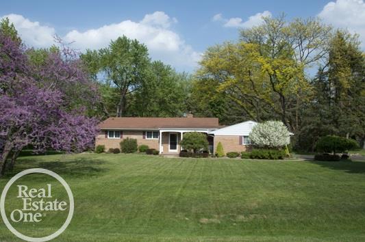 1225 Shenandoah Drive Rochester Hills, MI 48306 - Photo 1 of 9