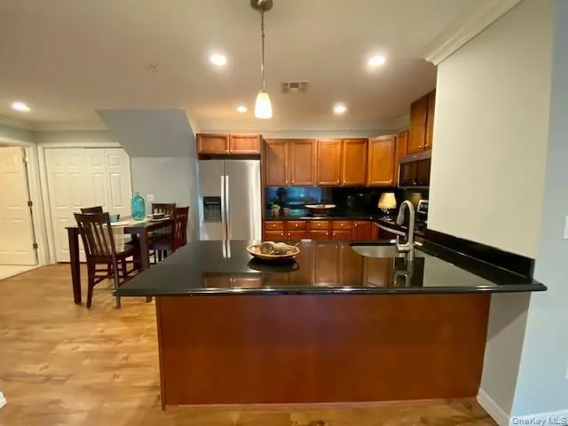 $2,635 | 915 Dolphin Lane, Unit 915, Holbrook, NY 11741