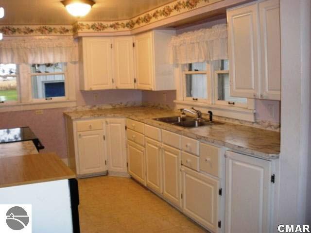 3313 East Buchanan Road Ithaca, MI 48847 - Photo 6 of 13 1768441-5.JPG