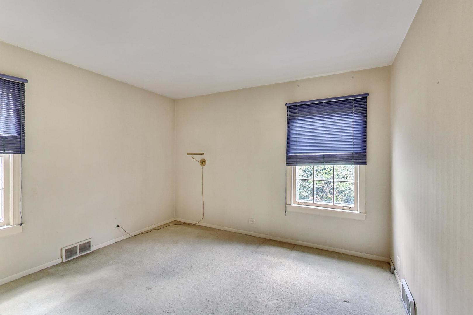 580 North Happ Road Northfield, IL 60093 - Photo 13 of 49 an empty room with windows