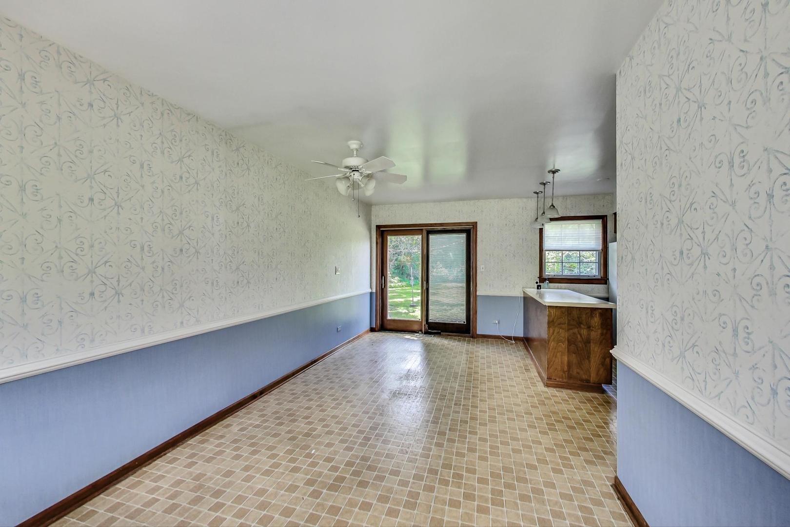580 North Happ Road Northfield, IL 60093 - Photo 26 of 49 a view of an empty room with a window