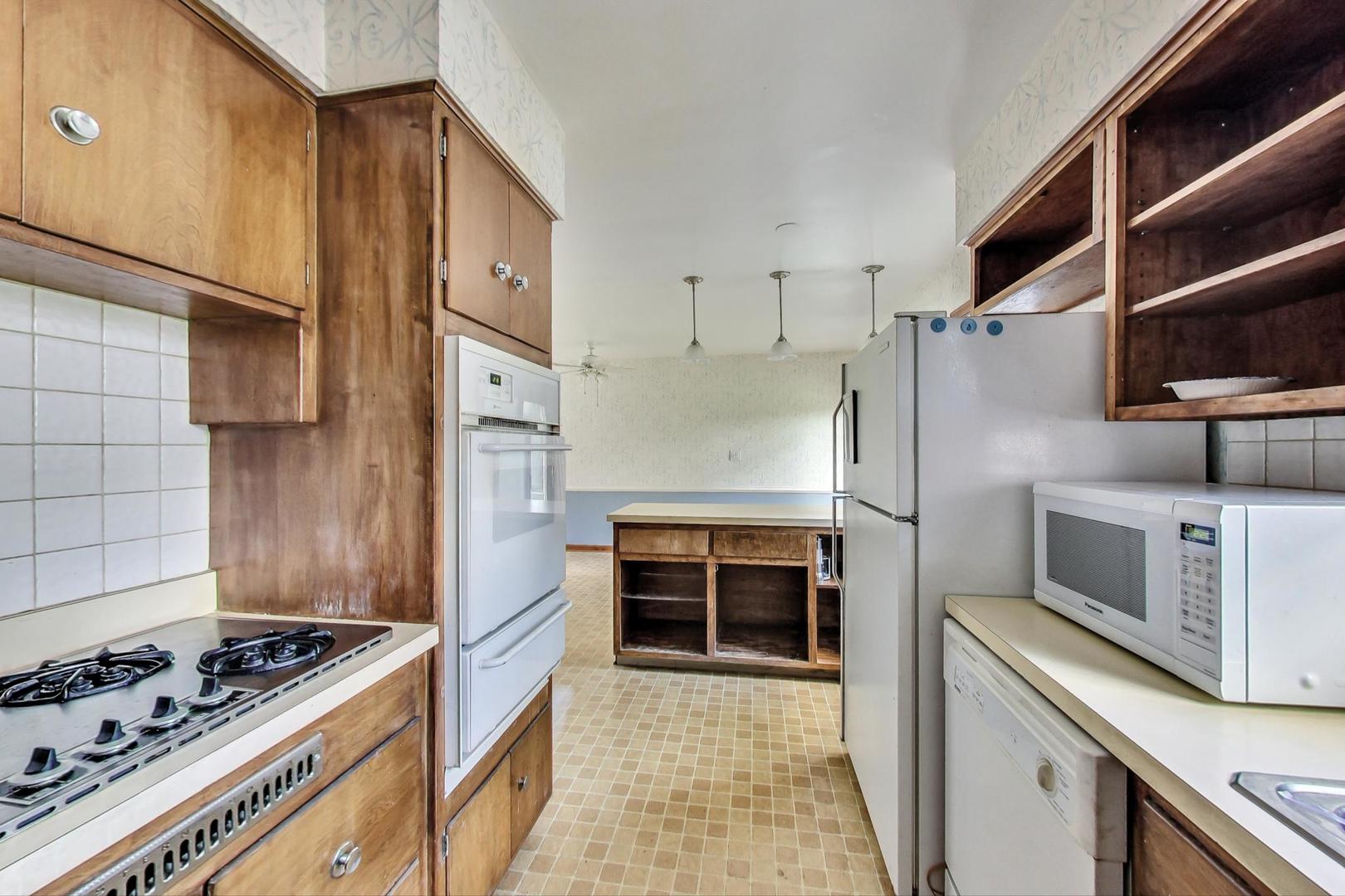 580 North Happ Road Northfield, IL 60093 - Photo 27 of 49 a kitchen with stainless steel appliances granite countertop a stove and a refrigerator