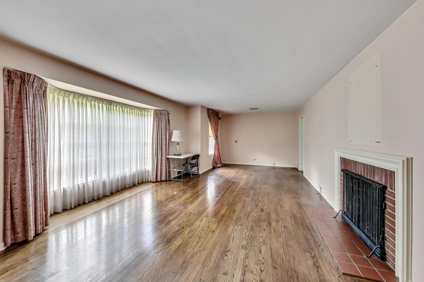 580 North Happ Road Northfield, IL 60093 - Photo 3 of 49 a view of an empty room with wooden floor and a window