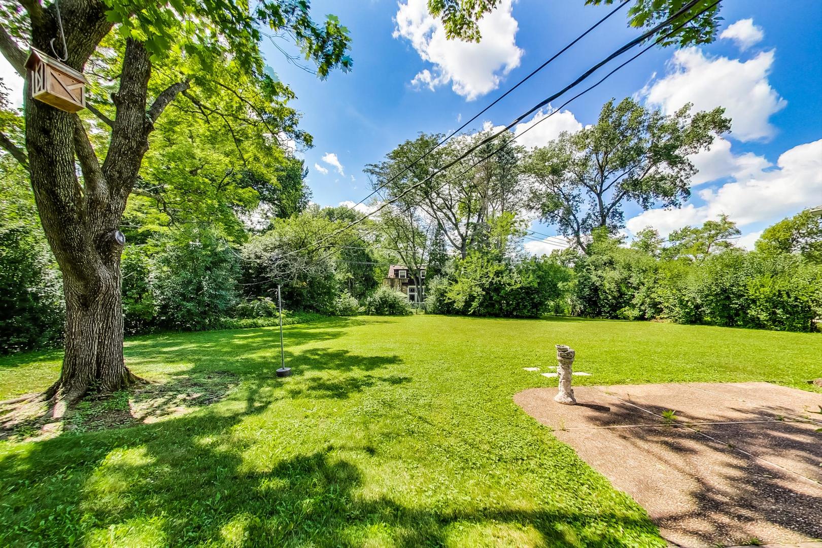 580 North Happ Road Northfield, IL 60093 - Photo 40 of 49 a view of a field with a tree