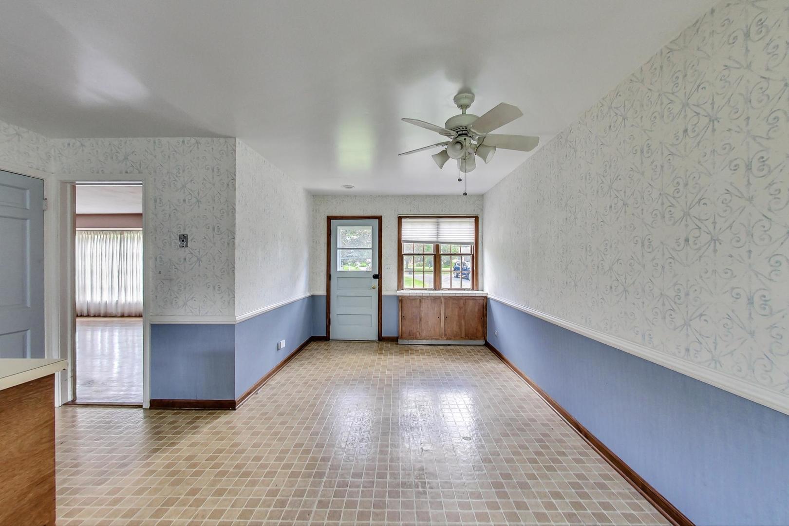 580 North Happ Road Northfield, IL 60093 - Photo 5 of 49 a view of an empty room with a window