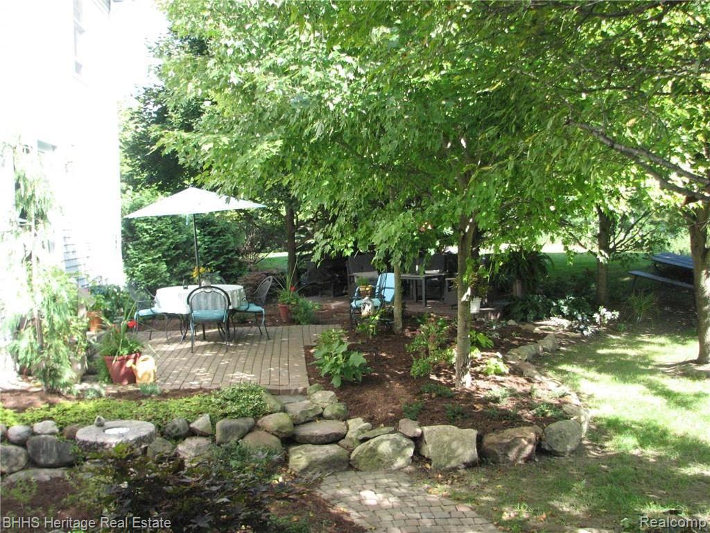 8756 McClements Road Brighton, MI 48114 - Photo 36 of 42 Paver Patio