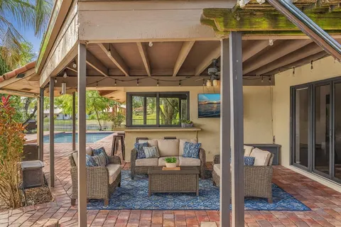 $899,998 | 10320 Northwest 6th Street, Coral Springs, FL 33071