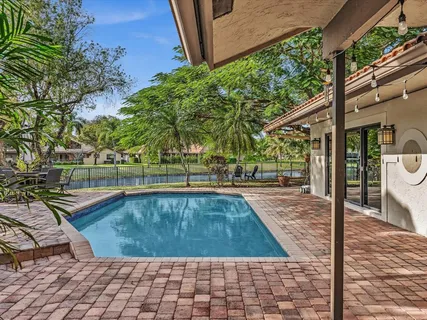 $899,998 | 10320 Northwest 6th Street, Coral Springs, FL 33071