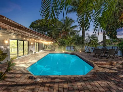 $899,998 | 10320 Northwest 6th Street, Coral Springs, FL 33071