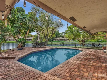 $899,998 | 10320 Northwest 6th Street, Coral Springs, FL 33071