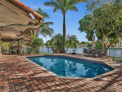 $899,998 | 10320 Northwest 6th Street, Coral Springs, FL 33071