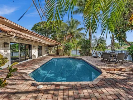 $899,998 | 10320 Northwest 6th Street, Coral Springs, FL 33071