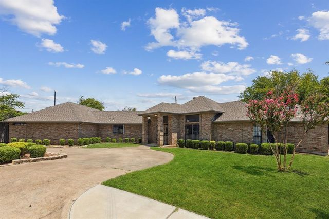 Homes for Sale with a Garage in Wolf Creek, Dallas, TX | Compass
