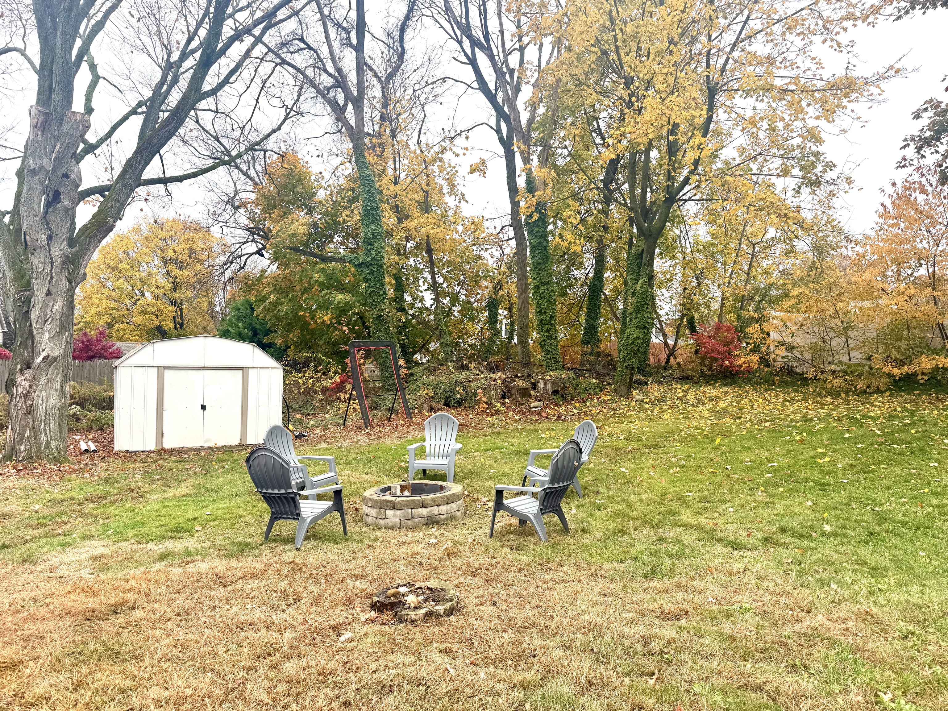 419 Huntington Road Stratford, CT 06614 - Photo 19 of 40 a backyard of a house with table and chairs