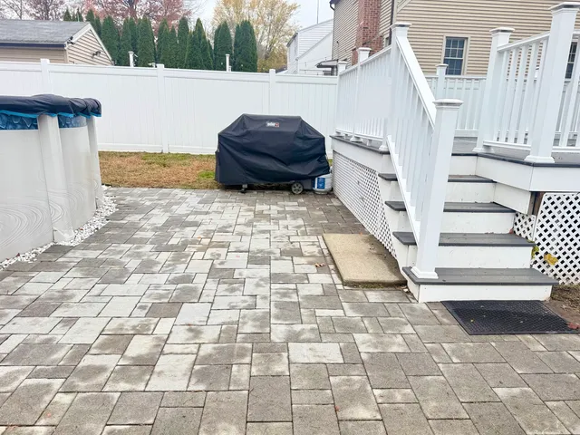 a view of entryway with a outdoor space