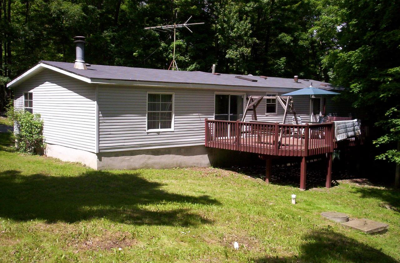 269 Nevin Road Newfoundland, PA 18445 - Photo 2 of 8 Deck
