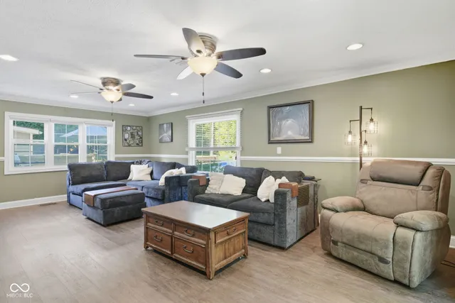 $695,995 | 15412 Southeastern Parkway, Fishers, IN 46037