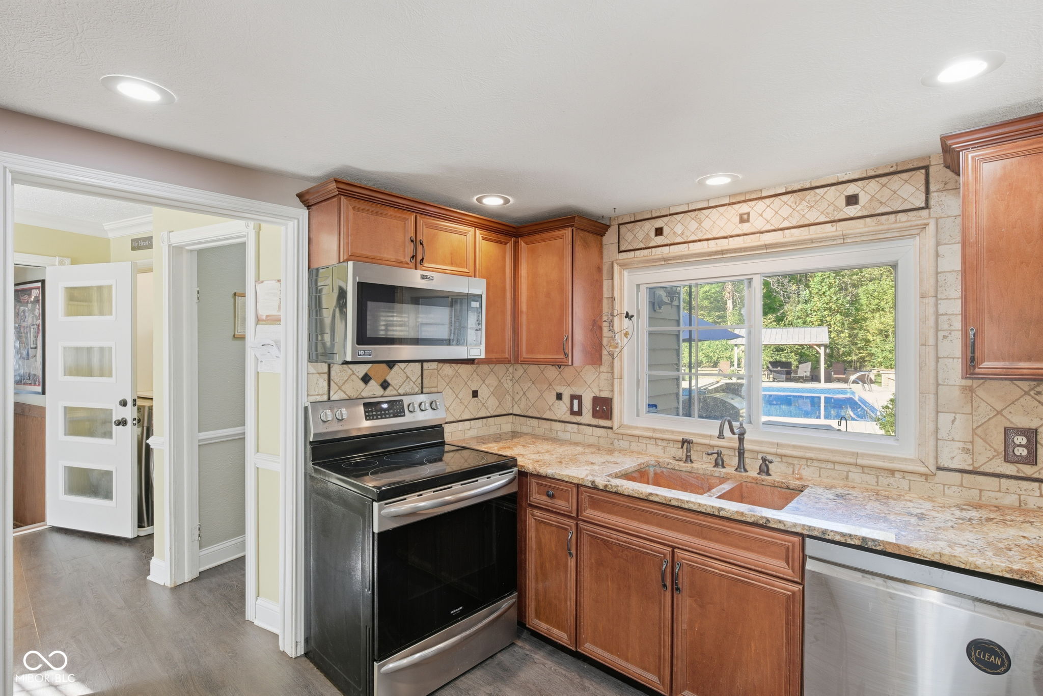 15412 Southeastern Parkway Fishers, IN 46037 - Photo 9 of 39