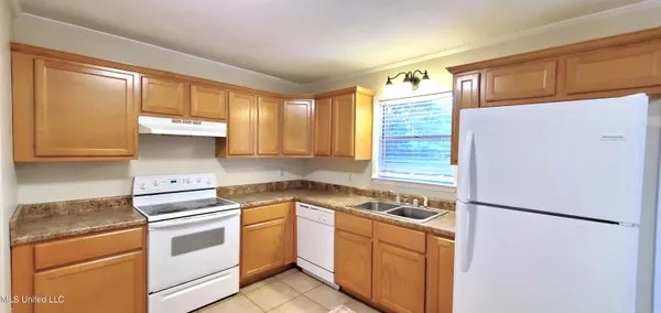 $1,425 | 2606 Youpon Street, Ocean Springs, MS 39564