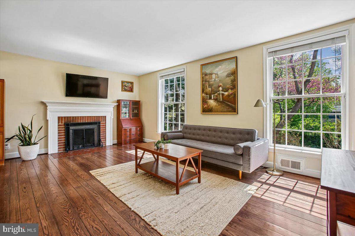 1305 Key Drive Alexandria, VA 22302 - Photo 9 of 64 a living room with furniture and a fireplace