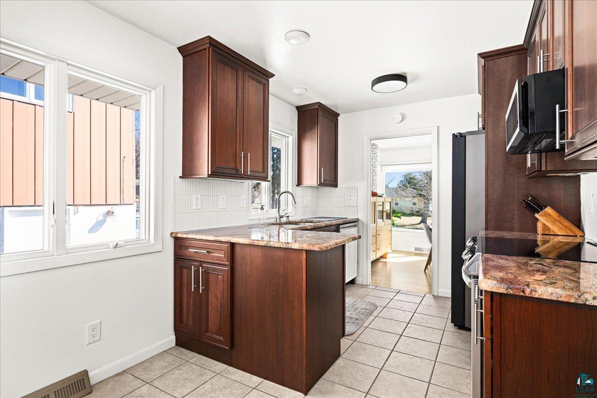 915 Northland Avenue Duluth, MN 55804 - Photo 12 of 36