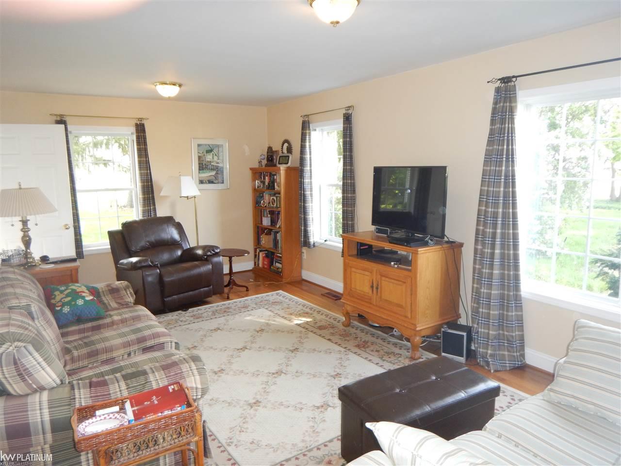 9378 River Road Algonac, MI 48001 - Photo 27 of 45 31319514-26.JPG