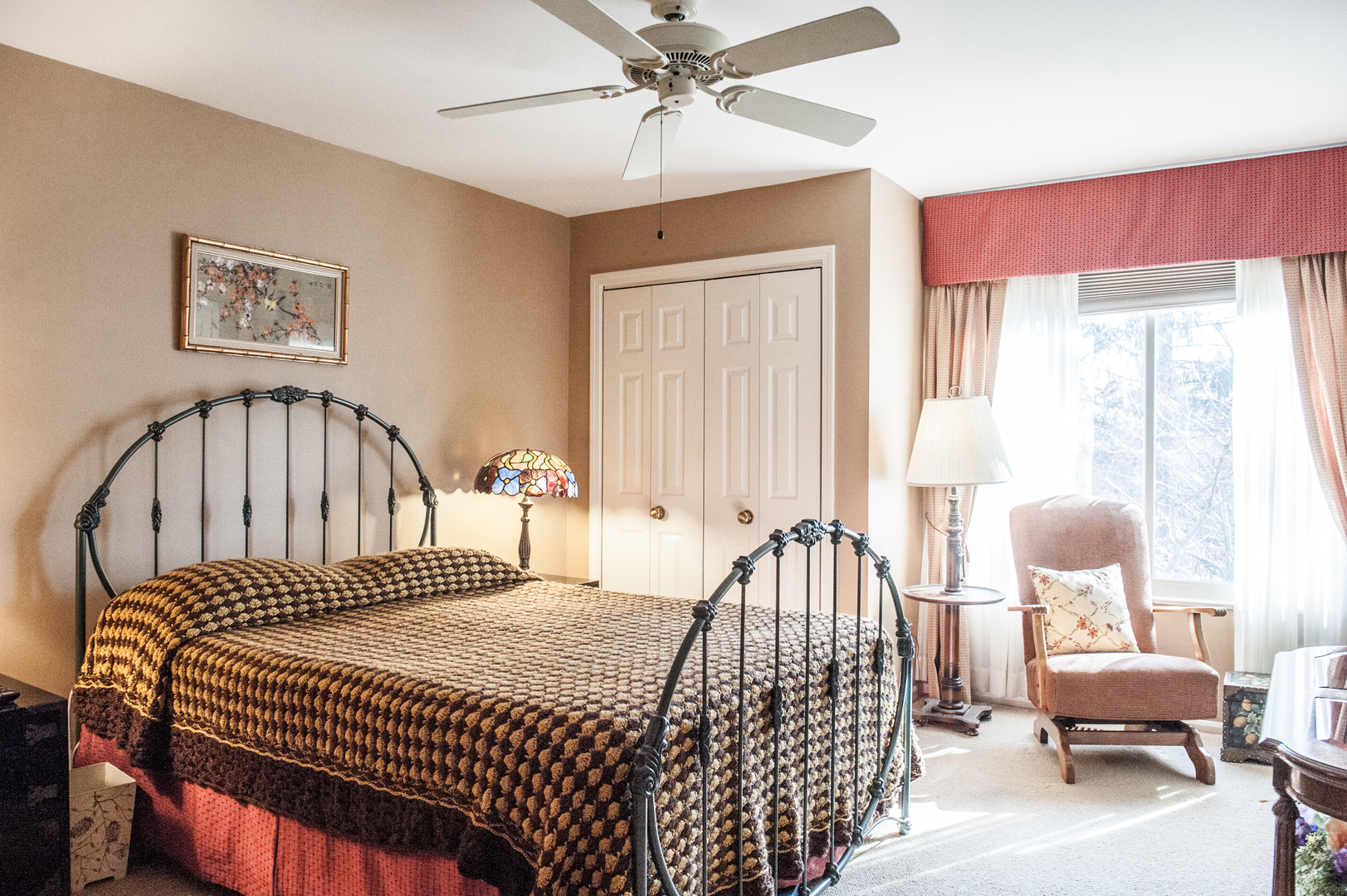 25 B Shoreline Road, Unit C345 Lake Barrington, IL 60010 - Photo 13 of 42 a bedroom with a bed and a chandelier