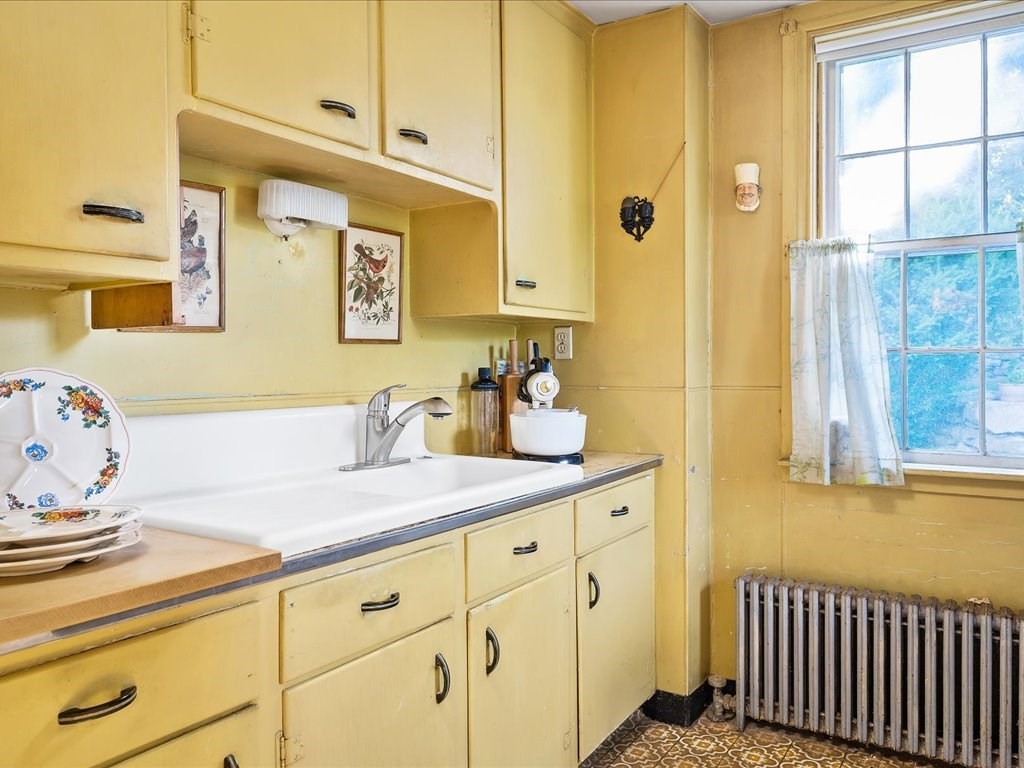 597 Pearse Road Swansea, MA 02777 - Photo 18 of 36 Gallery Image 18