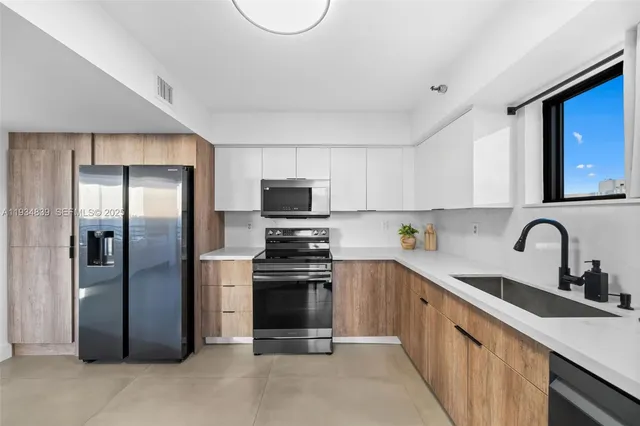 $4,400 | 3300 Northeast 191st Street, Unit 1813, Aventura, FL 33180