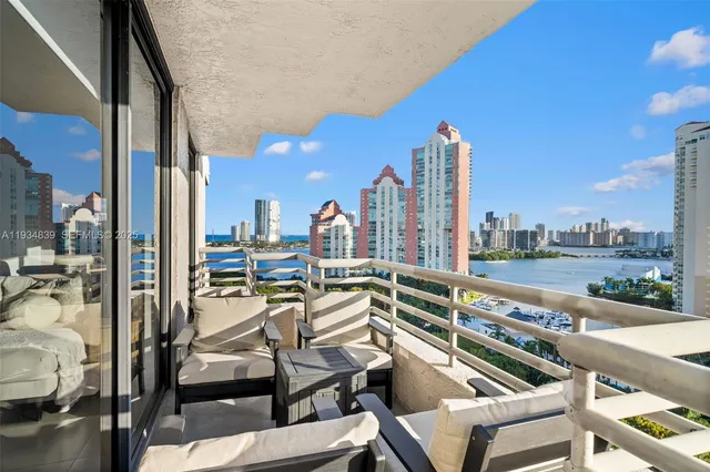 $4,400 | 3300 Northeast 191st Street, Unit 1813, Aventura, FL 33180