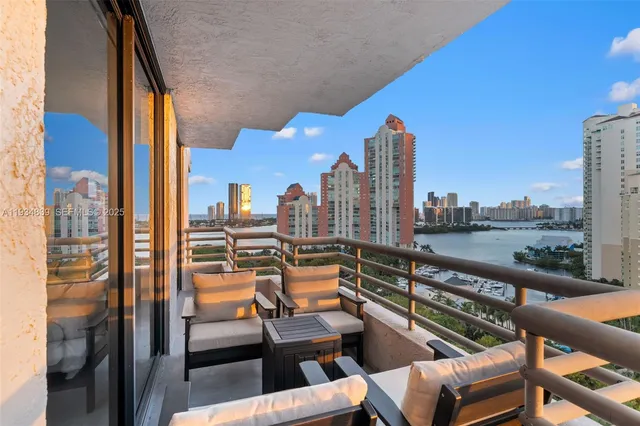 $4,400 | 3300 Northeast 191st Street, Unit 1813, Aventura, FL 33180